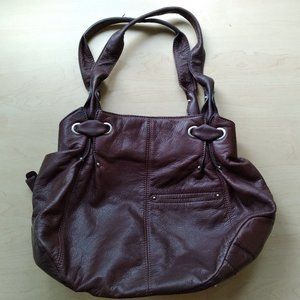B. Makowsky Handbag dark brown leather magnet